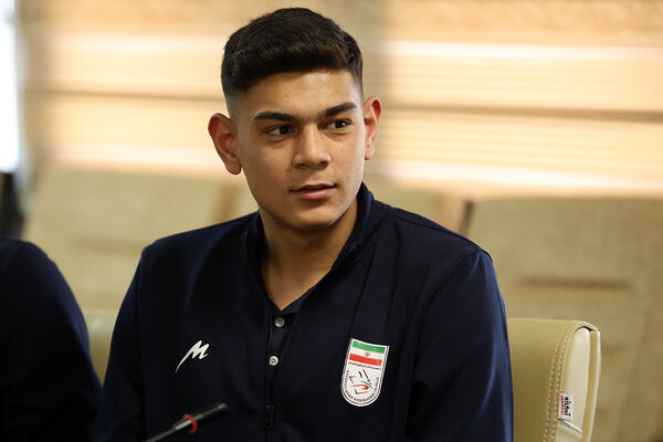 نشست صمیمی معاون تربیت بدنی و سلامت با ورزشکاران و کادر فنی تیم ملی والیبال دانش‌آموزی