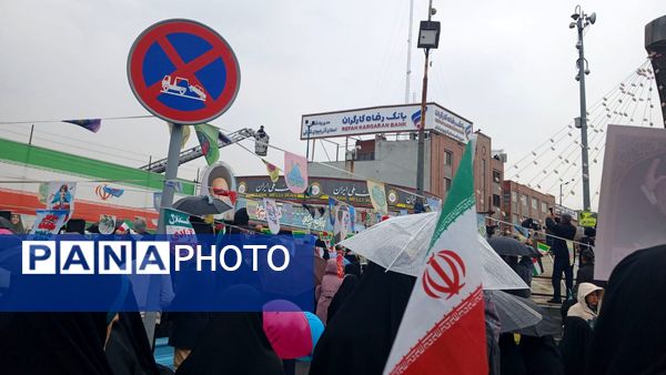 جلوه‌های دانش‌آموزی راهپیمایی ۲۲بهمن در تبریز