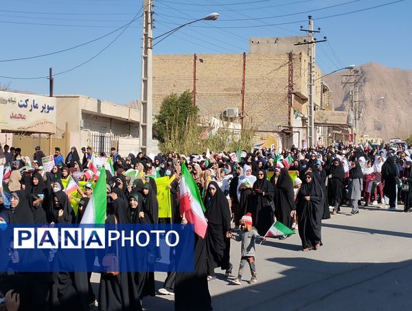 حضور مردم همدل حاجی آباد در راهپیمایی ۲۲ بهمن