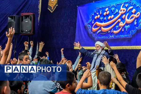 اعتکاف دانش‌آموزی در مسجد سیدالشهدا(ع) شیراز