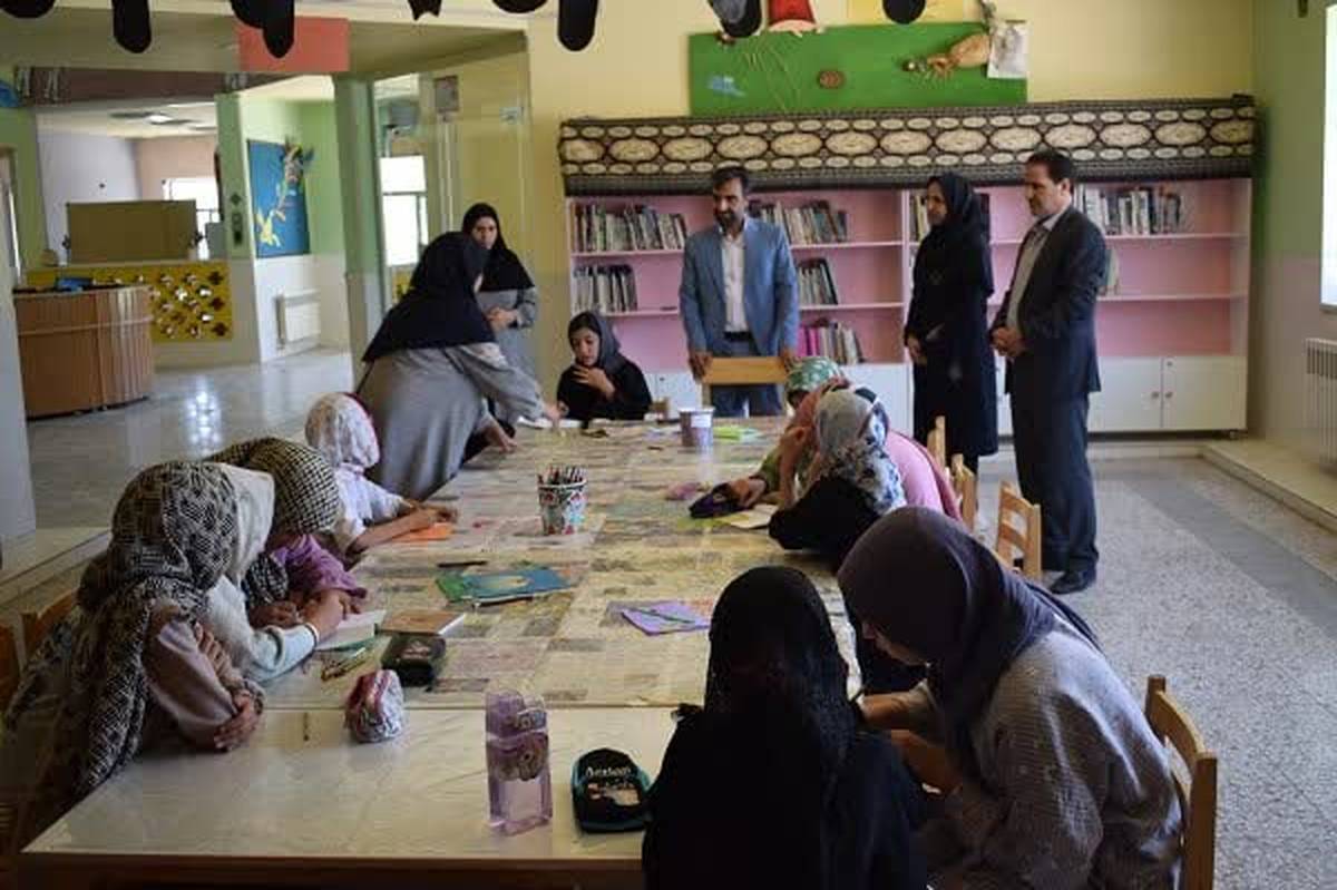 بازدید مدیر آموزش و پرورش بهاباد از کلاس‌های تابستانی  