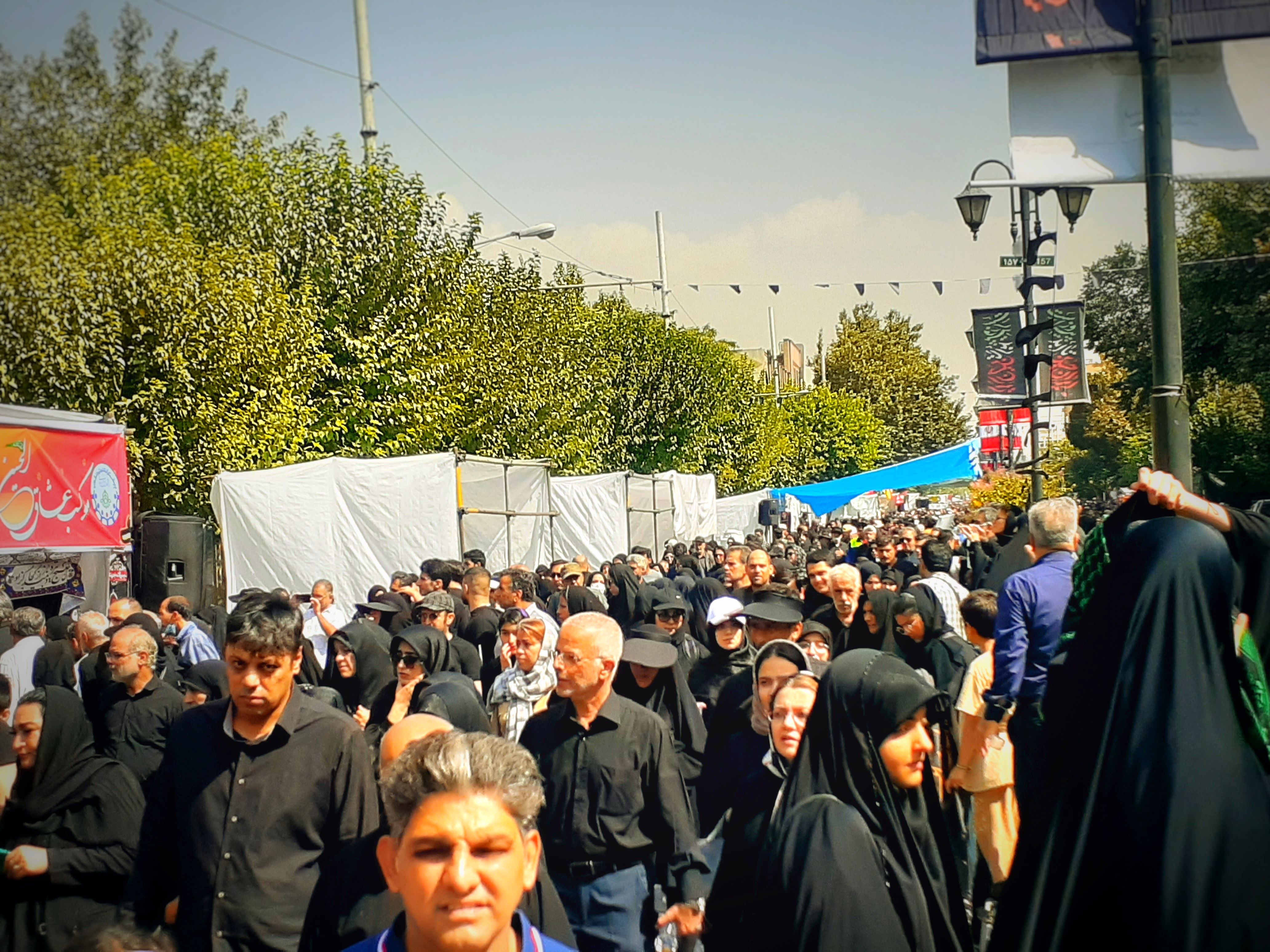  حضور پرشور اقشار مختلف جامعه در پیاده‌روی معنوی