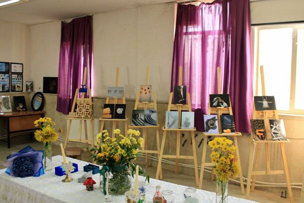 نمایشگاه آثار هنرجویان هنرستان فنی‌وحرفه‌ای دخترانه آفرینش پردیس