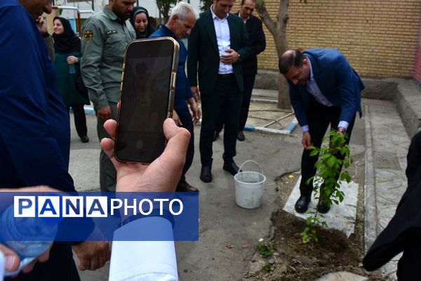 برگزاری مراسم هفته زمین پاک در بهارستان‌دو