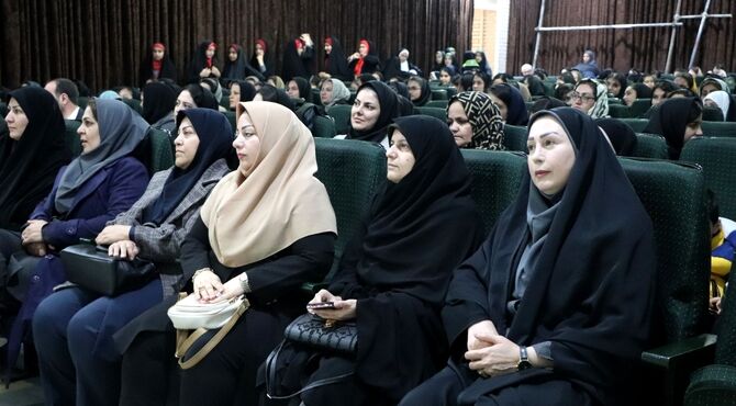 تجلیل از نخبگان علمی و فرهنگی دبیرستان شهید مطهری۲ و عترت قلعه در «جشن ستارگان»