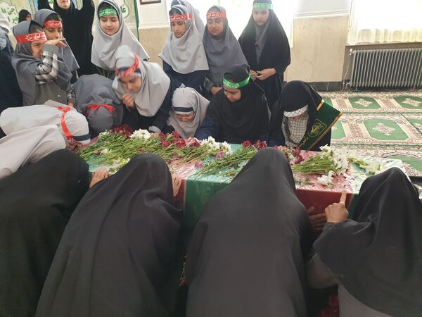 مراسم تشییع پیکر شهید گمنام در مدرسه علامه طباطبایی منطقه پردیس