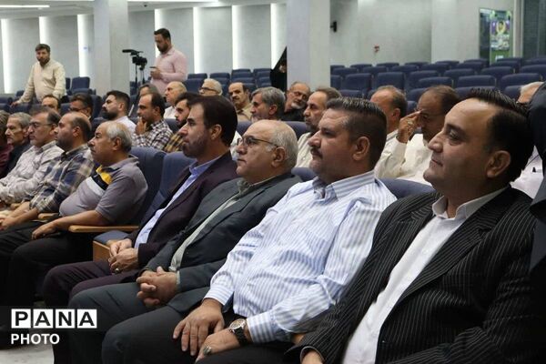 رونمایی از کتاب «از دفاع تا خدمت مقدس» 