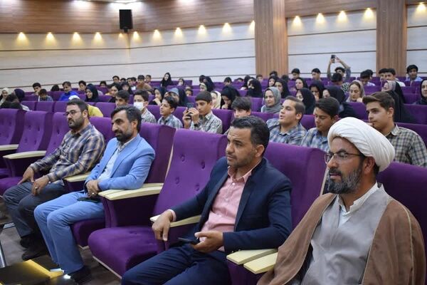 جشن تکلیف 86 دانش‌آموز دبیرستان علوی بهاباد