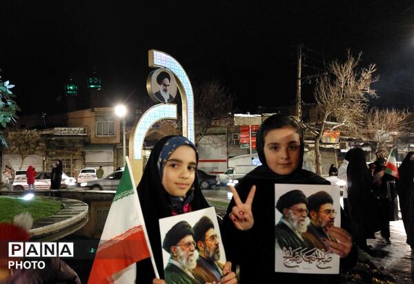 حضور پر شور کودکان و نوجوانان تویسرکانی در تجعات شبانه