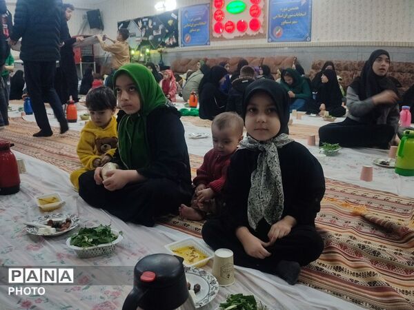 قرائت قرآن، نماز جماعت و افطار در مسجد خاتم پیامبران 