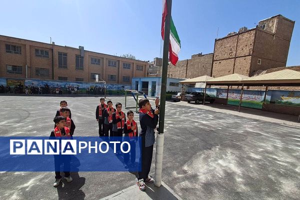 جشن شکوفه ها در مدارس شهرستان قدس، آغاز طلایی و شیرین  سال تحصیلی