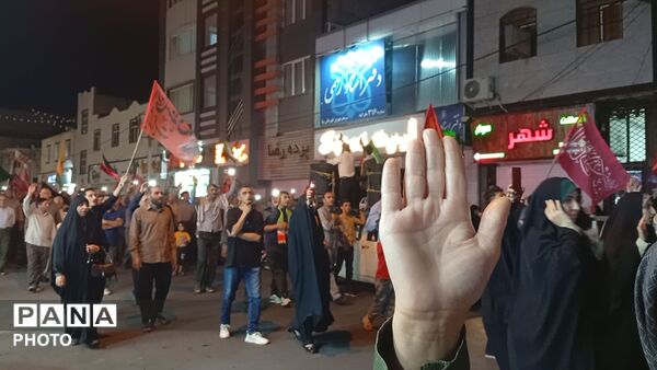 با پرچم انتقام به خیابان می‌آییم