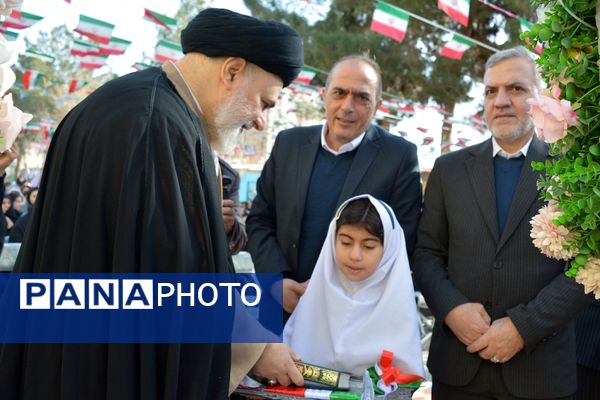 طنین زنگ انقلاب در بهارستان‌دو 