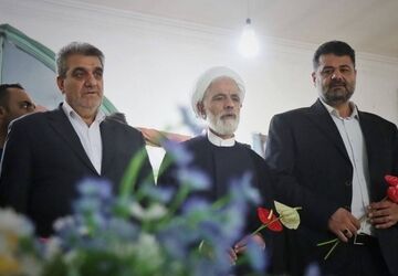 ادای احترام معاون حقوقی رئیس‌جمهور به شهدای استان سمنان