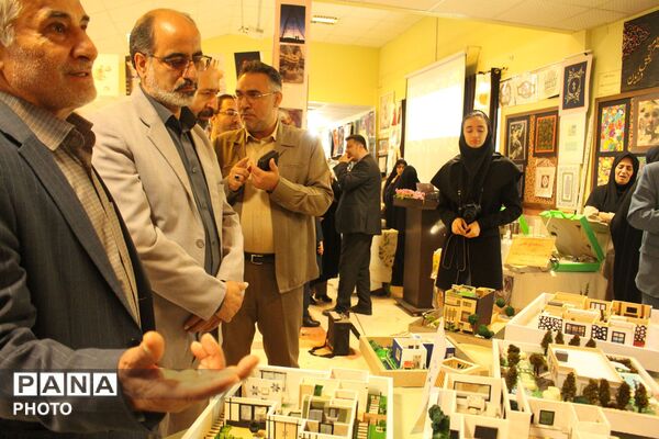 آثار هنرجویان هنرستان‌های ناحیه یک همدان به نمایش درآمد
