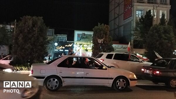 پرچم های ایران بر فراز بلوار فضل نیشابور قرار گرفت 