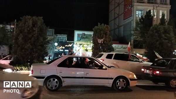 پرچم های ایران بر فراز بلوار فضل نیشابور قرار گرفت 
