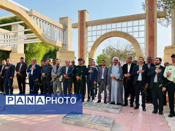 گلزار شهداء ؛ میزبان مسئولان شهرستان عنبرآباد همزمان با آغاز هفته دفاع مقدس