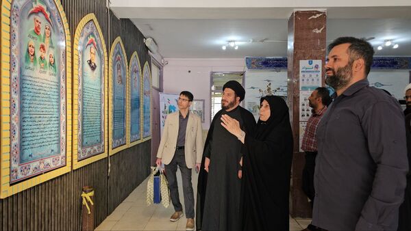 آیین گرامیداشت روز دانش‌آموز با حضور مسئولان منطقه ۱۳ در دبیرستان طلیعه شاهد
