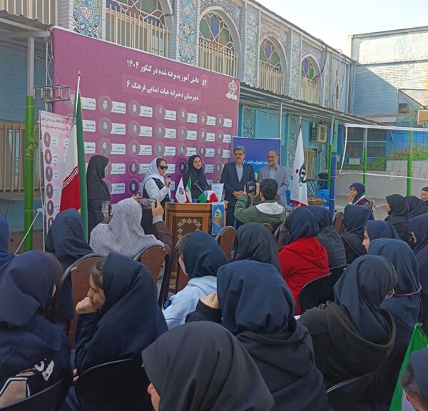 برگزاری بیست‌وهشتمین دوره شورای دانش‌آموزی دبیرستان نمونه دولتی معلم شهرستان ساوجبلاغ