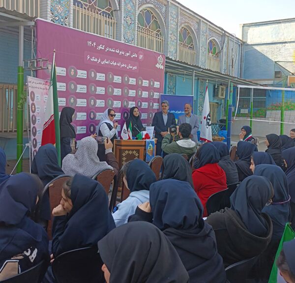 برگزاری بیست‌وهشتمین دوره شورای دانش‌آموزی دبیرستان نمونه دولتی معلم شهرستان ساوجبلاغ