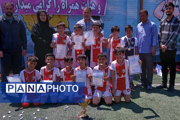 مسابقات مینی فوتبال دانش‌آموزان دوره اول ودوم ابتدایی در بهارستان‌۲
