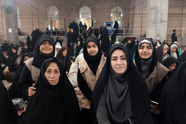 میز خدمت اداره آموزش وپرورش نیشابور در نماز جمعه 