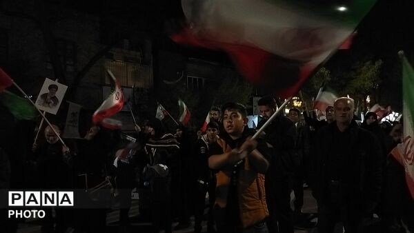 از پیر تا کودک برای حفظ  وطن آمدند-۱