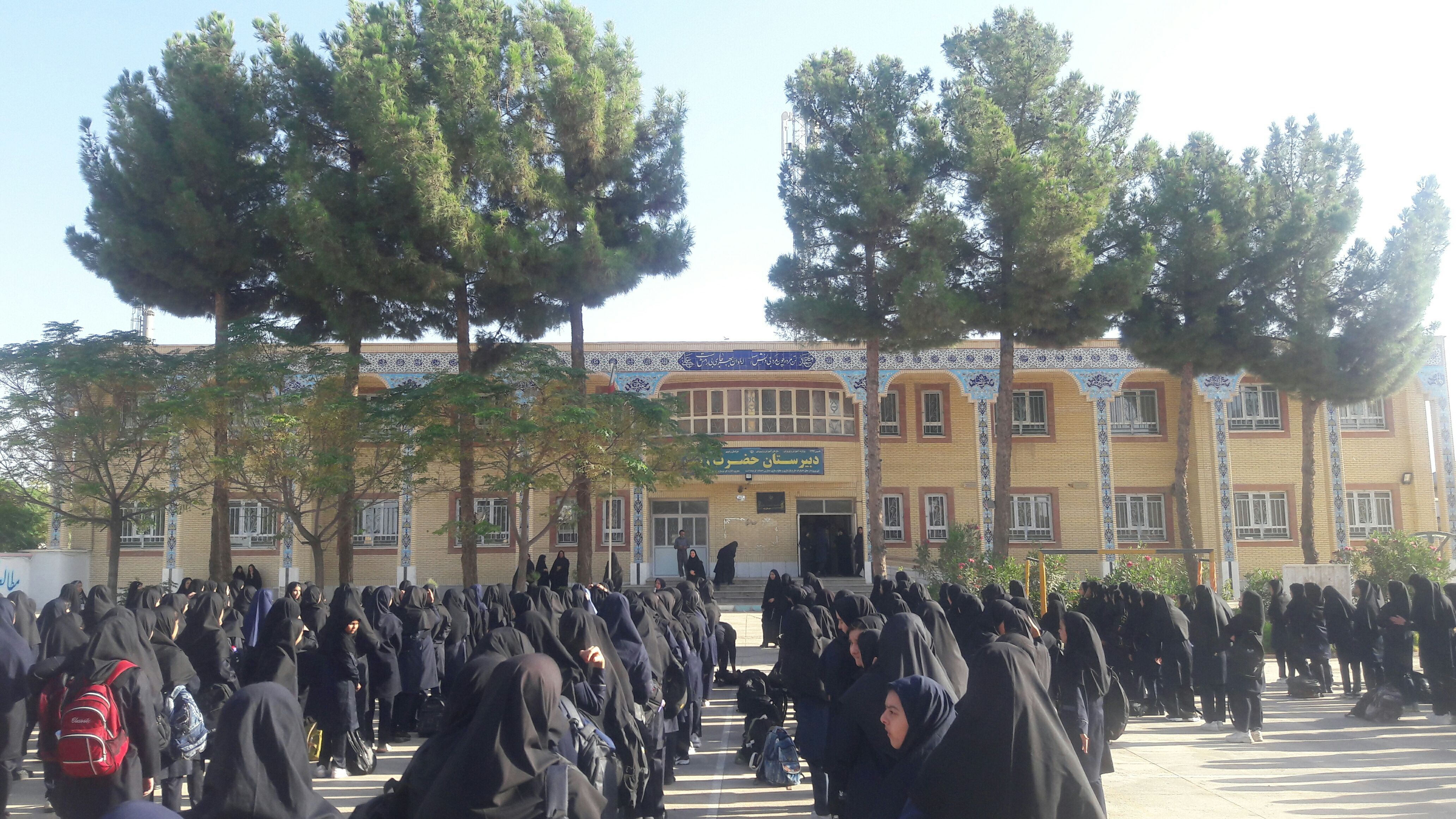 مراسم روز اول مهر ماه در دبیرستان حضرت زینب کاشمر