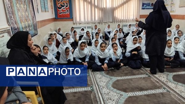 جشن روز دانش‌آموز در دبستان دخترانه شهید محمدرضا مقدم 