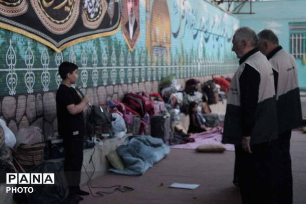 خدمت خالصانه قرارگاه جهادی حضرت جوادالائمه(ع) جاجرم به زائران امام رضا(ع) در مشهد مقدس 