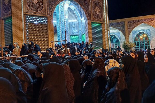 شکوه حماسه حضور مردم ورامین در مراسم تشییع نمادین و مراسم شام غریبان حضرت زهرا(س)