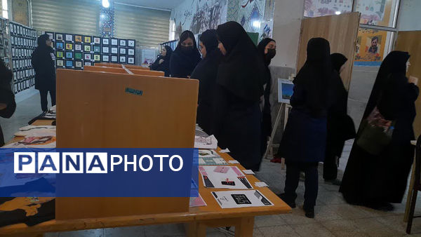 نمایشگاه هفته معرفی مشاغل در هنرستان شاهد نجمیه قم 