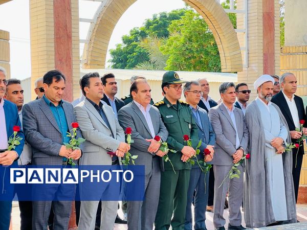 گلزار شهداء ؛ میزبان مسئولان شهرستان عنبرآباد همزمان با آغاز هفته دفاع مقدس