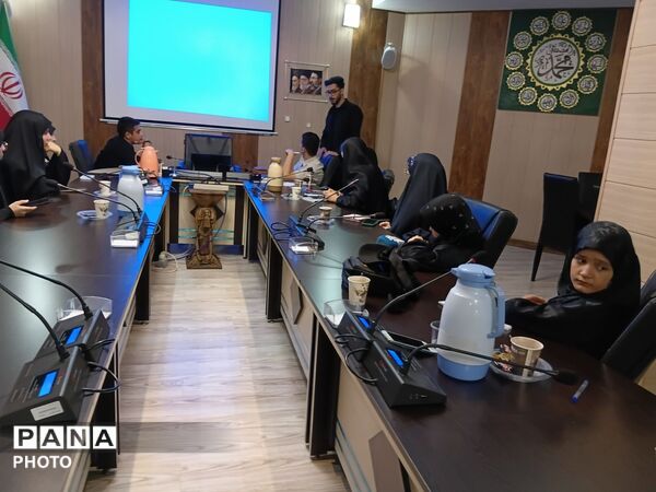 جلسه توجیهی و آموزشی دانش‌آموزان خبرنگار پانا اعزامی  استان البرز به مراسم وداع و تشییع قائد امت 