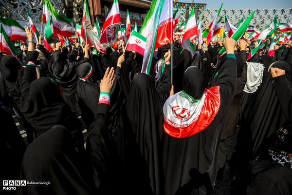 رزمایش دختران «جان‌فدای ایران»