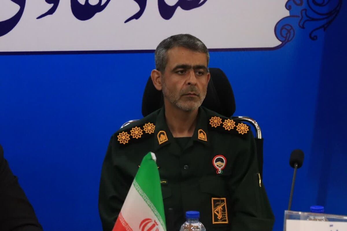 برای هر میزی که مسئولین پشت آن می‌نشینند، ۷۰ شهید جان خود را فدای انقلاب کرده‌اند