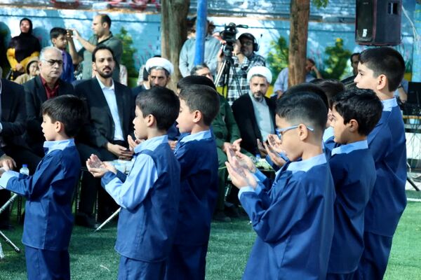 نواخته شدن زنگ شکوفه‌ها در دبستان محمد مهدی صالحی یزد