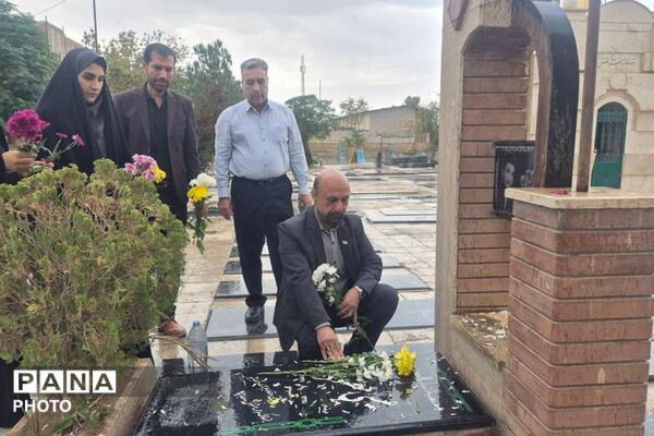 غبارروبی مزار شهدا و تجلیل از مقام والای خانواده‌های شهدا
