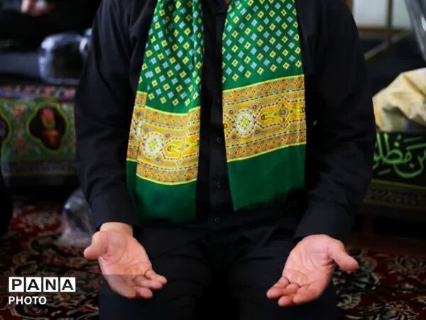 سینه زنی و عزاداری شام غریبان در حسینیه‌های روستای فدافن