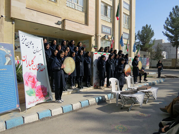 زدن زنگ انقلاب در مدرسه دخترانه فرزانگان شهرستان بجنورد 