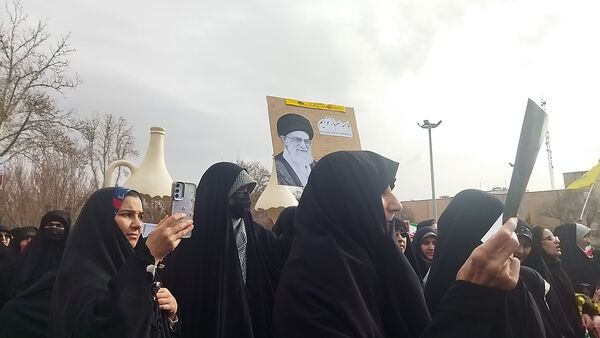 حضور افشار مختلف مردم نیشابور در راهپیمایی ۲۲ بهمن 