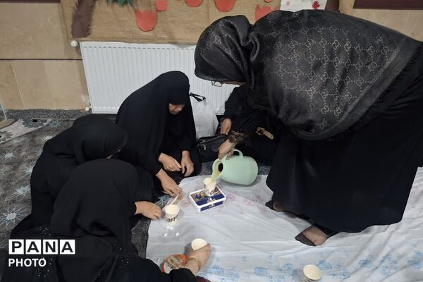 پذیرایی ۳۰۰ زائر وداع‌کننده با رهبر شهید در مدرسه امام رضا (ع) فیروزکوه