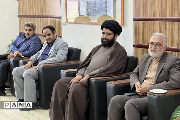 گلباران مزار شهدای فیروزکوه هم‌زمان با آغاز هفته دولت؛ تجدید میثاق مسئولان با آرمان‌های شهدا