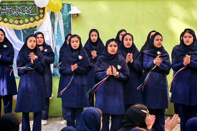 جشن ولادت صاحب الزمان در مدرسه صالحین 