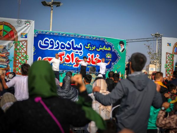 همایش پیاده‌روی خانوادگی در محمدشهر کرج 