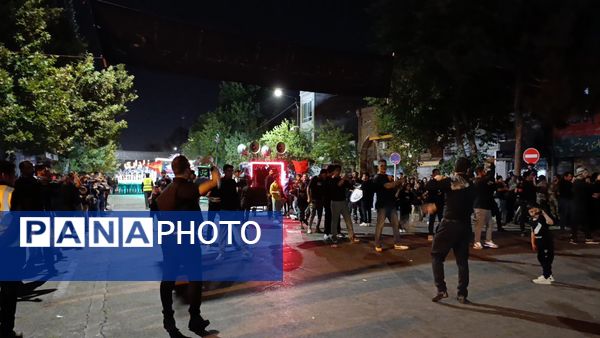 مراسم عزاداری شب عاشورا در خیابان‌های نیشابور 