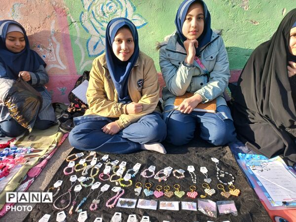 بازارچه کارآفرینی دانش‌آموزان شهید جواهری۲ 