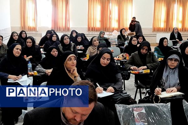 همایش فصلی مدیران مدارس فشافویه با تأکید بر قانون مداری، ارتقای کیفیت آموزشی و سلامت دانش آموزان 