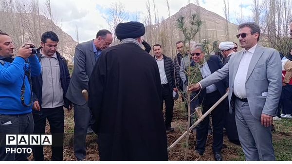 کاشت نهال در اردوگاه دانش آموزی امام خمینی(ره) منطقه ازناو شهرستان خلخال